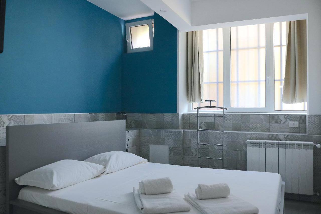 Gambara Guests House Hotell Milano Exteriör bild
