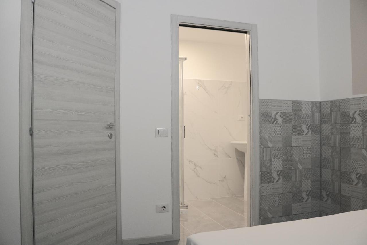 Gambara Guests House Hotell Milano Exteriör bild