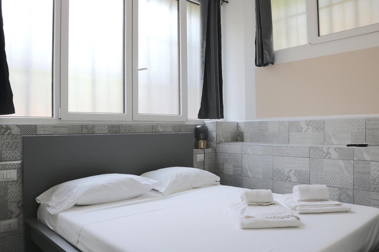 Gambara Guests House Hotell Milano Exteriör bild