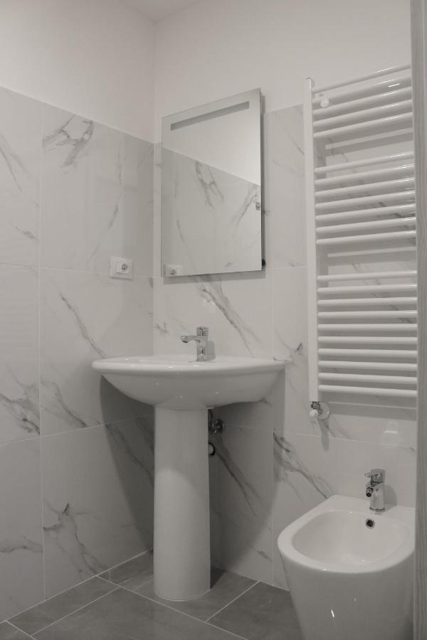 Gambara Guests House Hotell Milano Exteriör bild
